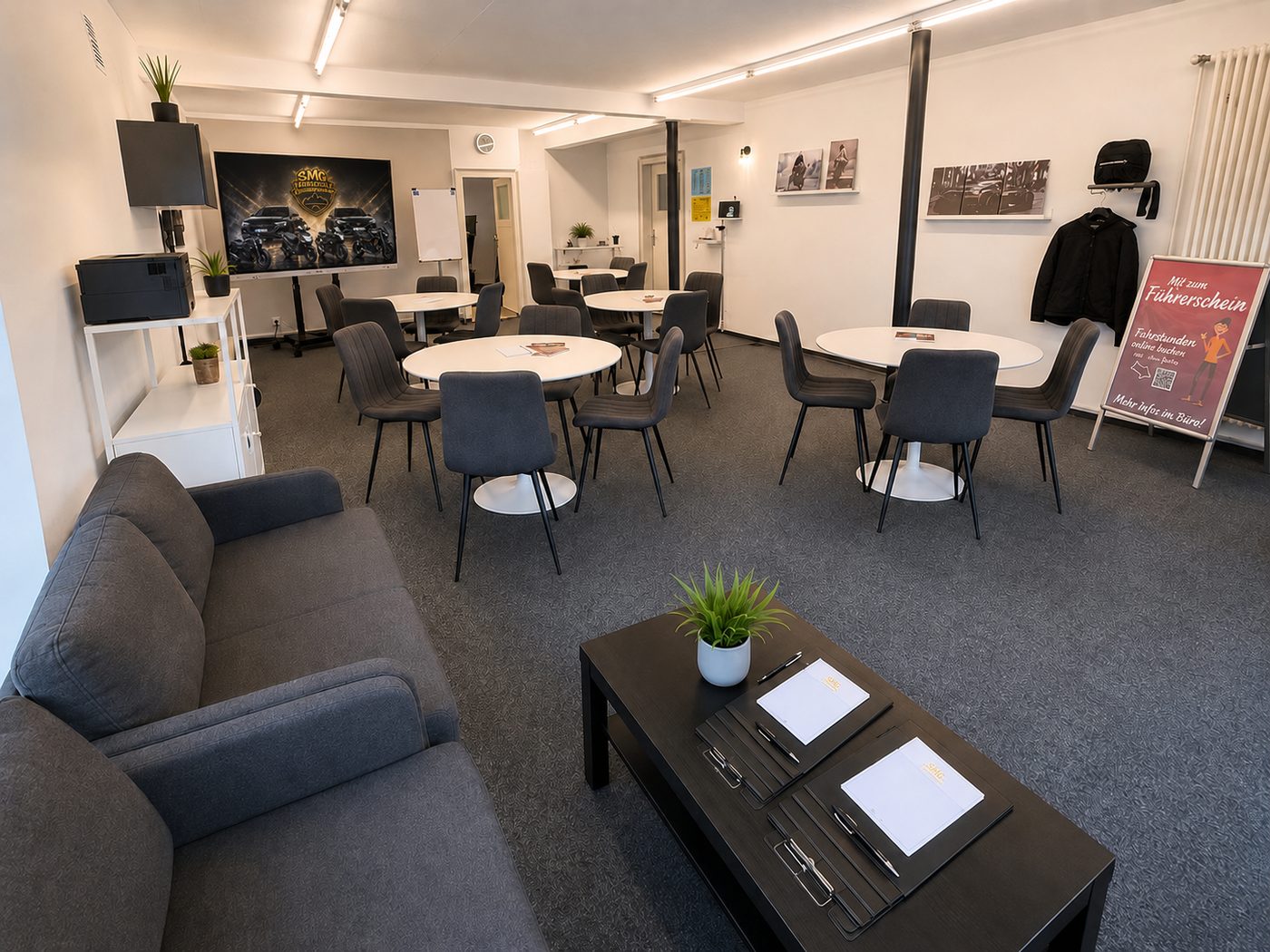 Gemütlicher Aufenthaltsbereich mit Sofa